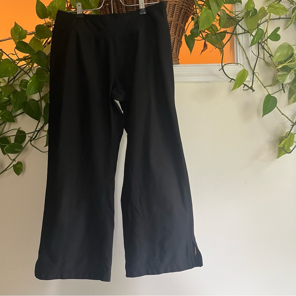 Lucy Tech Black Wide-Leg Flare Crop Capri Leeggings Pants